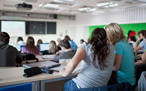 Schüler*innen im Klassenzimmer