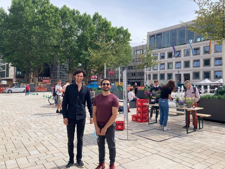 Luca und Alex präsentieren ihr Projekt beim Stuttgarter Wissenschaftsfestival 2022